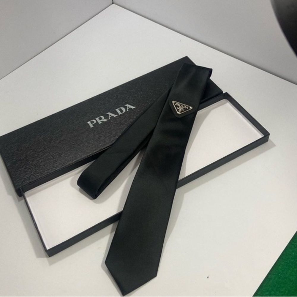Prada tie✨